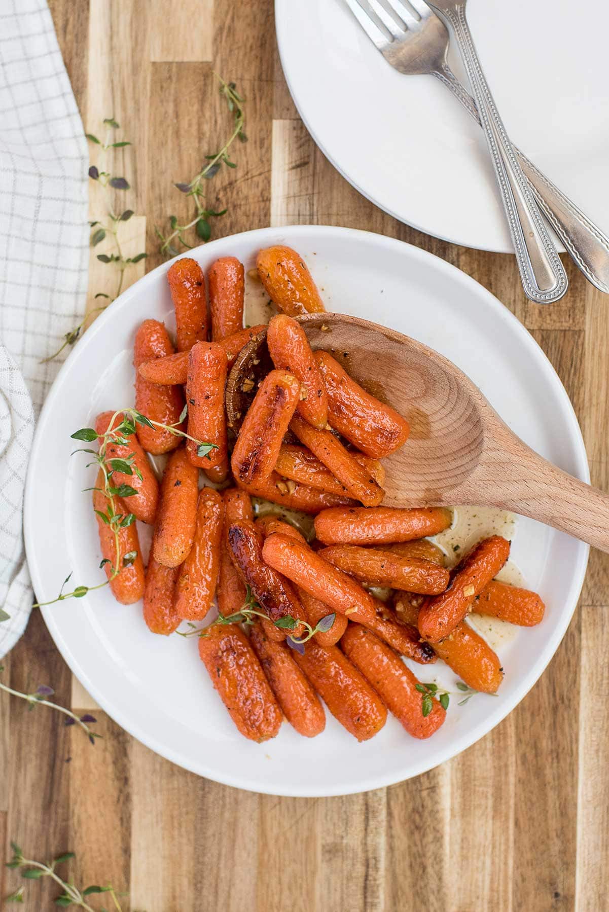 Honey Roasted Carrots with Garlic & Thyme | FoodLove.com